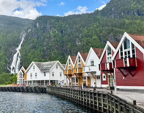 One-day tour from Bergen to Modalen hiking to slottet